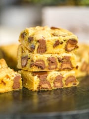 Reese's Chocolate Chip Cookie Bars