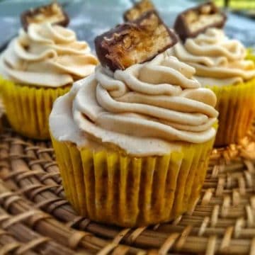 Old-Fashioned Banana Spice Cakes {Peanut Butter Buttercream Frosting}