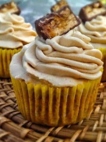 Old-Fashioned Banana Spice Cakes {Peanut Butter Buttercream Frosting}