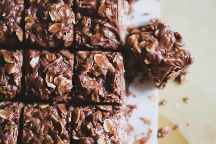 easy healthy No Bake Chocolate Oat Bites bars granola recipe