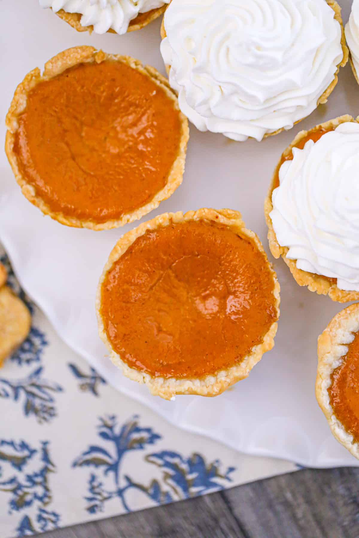 easy homemade mini pumpkin pies treats thanksgiving recipe