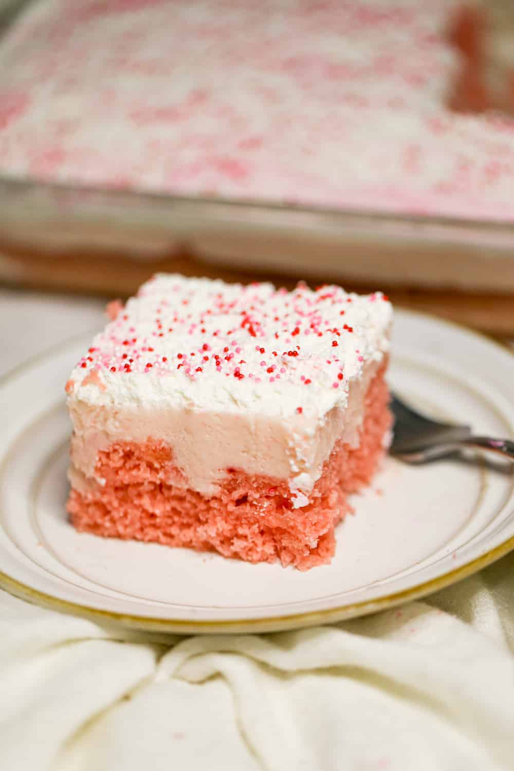 strawberry pudding poke cake