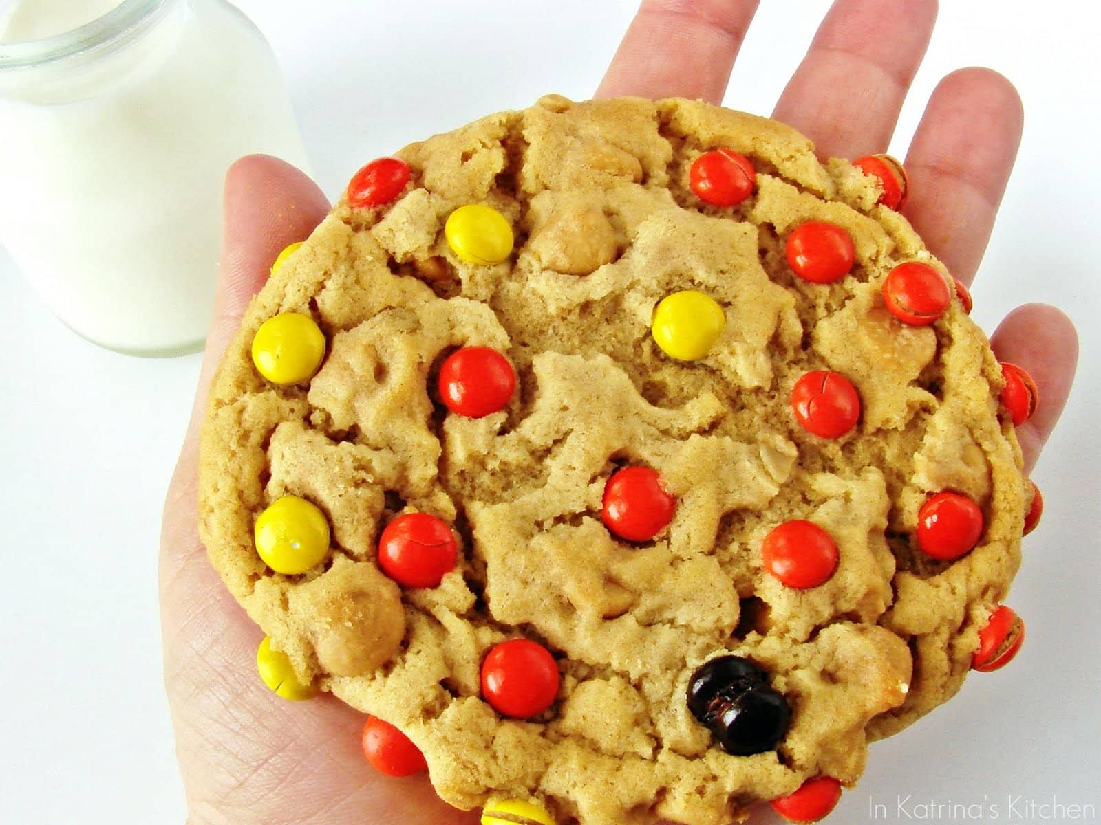 16 Reese's Pieces Candy Desserts That Will Mesmerize You!