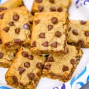Delish Chocolate Chip Peanut Butter Oatmeal Bars recipe