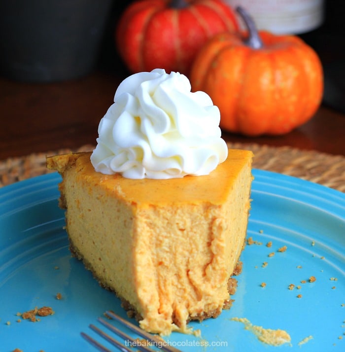 easy pumpkin cheesecake with whipped cream