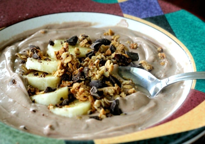 Chocolate PB Hi-Protein Smoothie Bowl + 3 Tips to Making Them Perfect