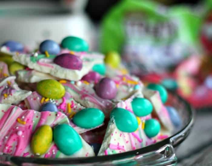 M&M® Easter Egg Chocolate Bark #mmschocolate #DoveChocolateUS #sponsored #ad