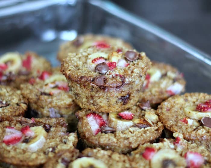 Healthy Baked Strawberry Banana Chocolate Chip Oatmeal