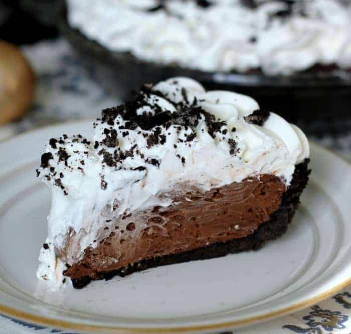 Easy Dreamy Oreo Chocolate Cream Pie - desserts for mothers day