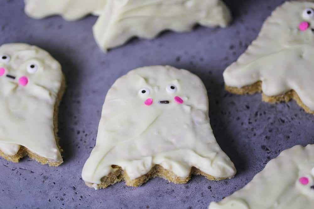 peanut butter rice krispie ghosts treats halloween no bake desserts