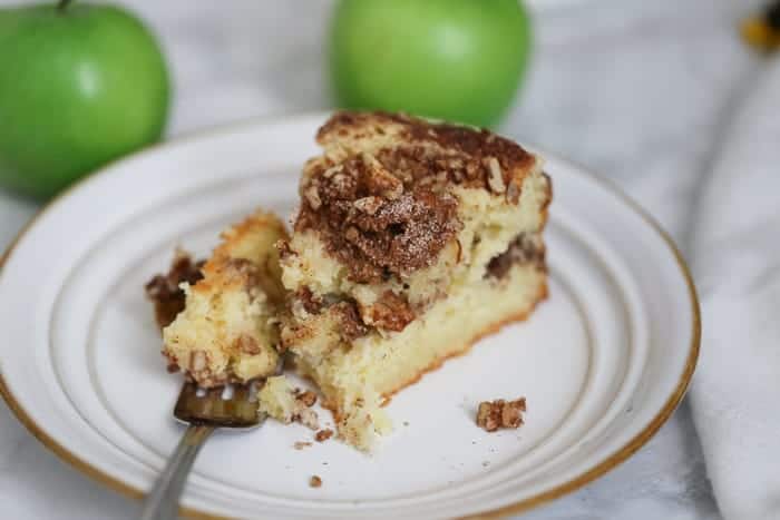 easy Apple Cinnamon Coffee Cake keto sugar-free recipe pecans walnuts streusel
