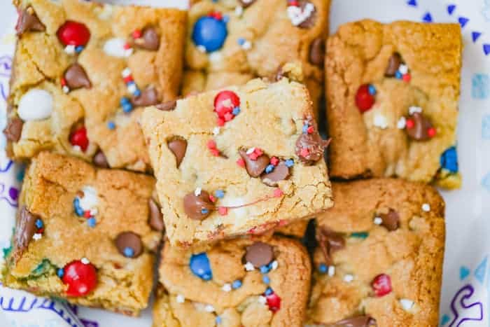 Patriotic M&M Party Cookie Bars - red white and blue desserts