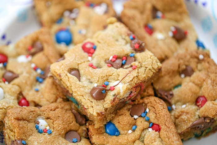 Patriotic M&M Party Cookie Bars - red white and blue desserts