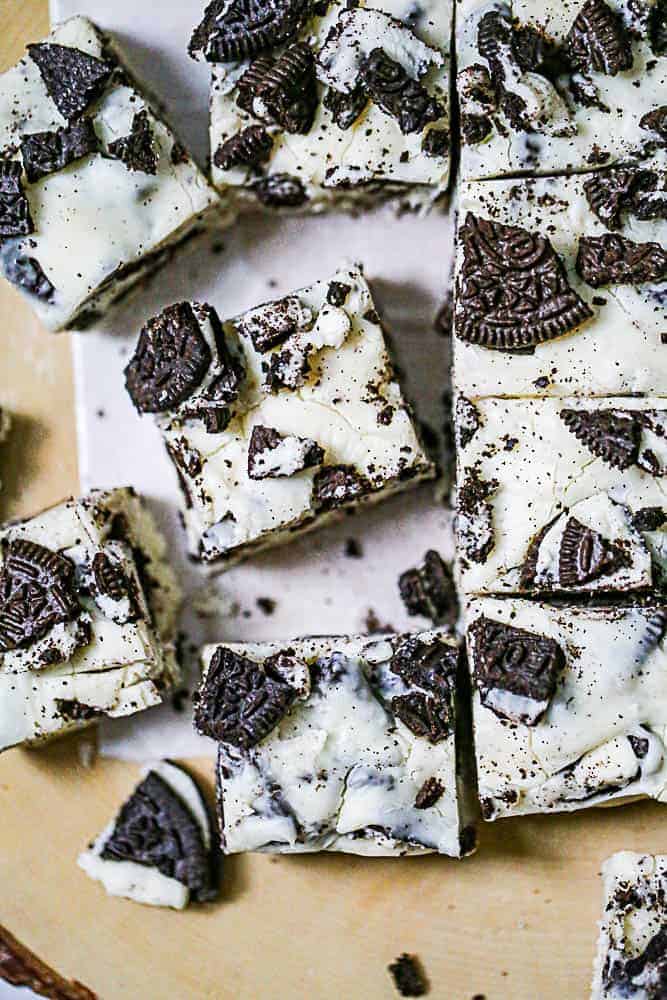 Easy Microwaveable cookies and cream Fudge - oreo dessert recipes 