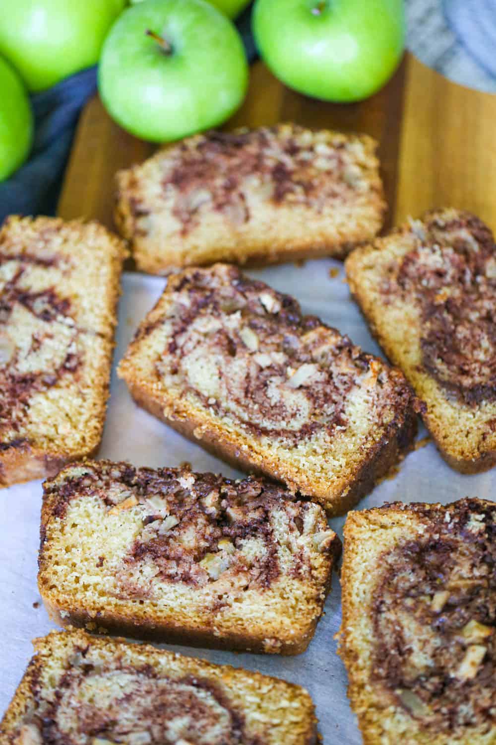 cinnamon bread with apples