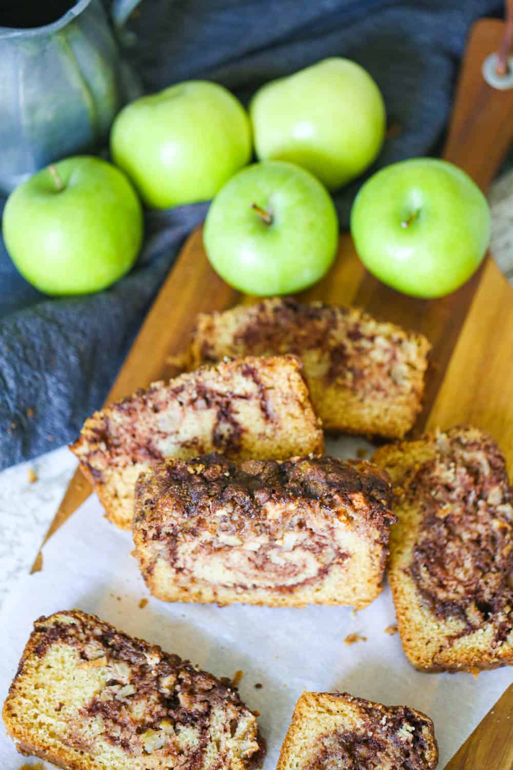 slices of cinnamon bread with apples
