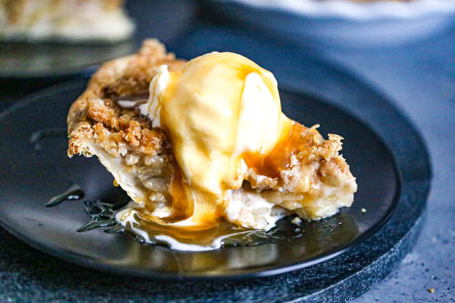 best homemade amish dutch apple pie recipe with streusel oat and ice cream with caramel sauce