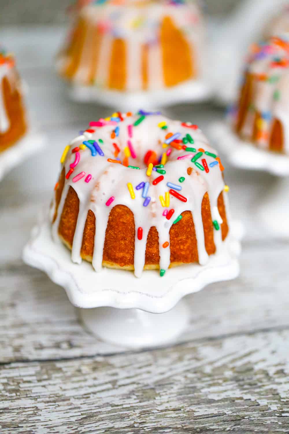 Moist Vanilla White mini bundt cakeS recipe