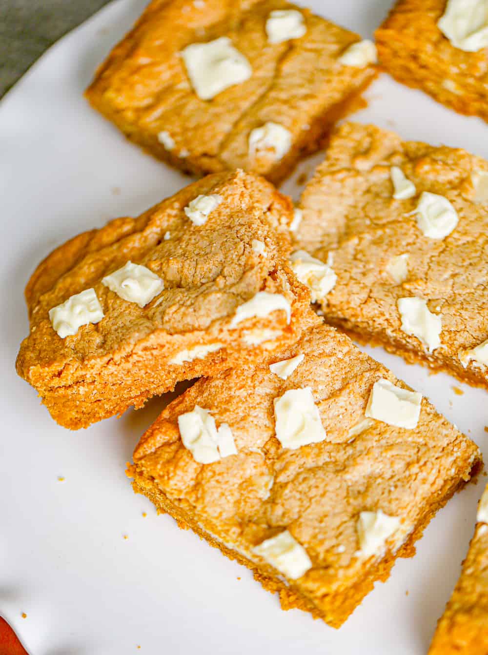 biscoff cookie bars with white chocolate