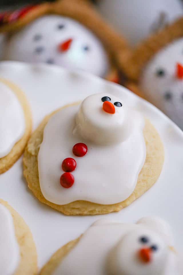 Easy Melted Snowman Cookies - The Baking ChocolaTess