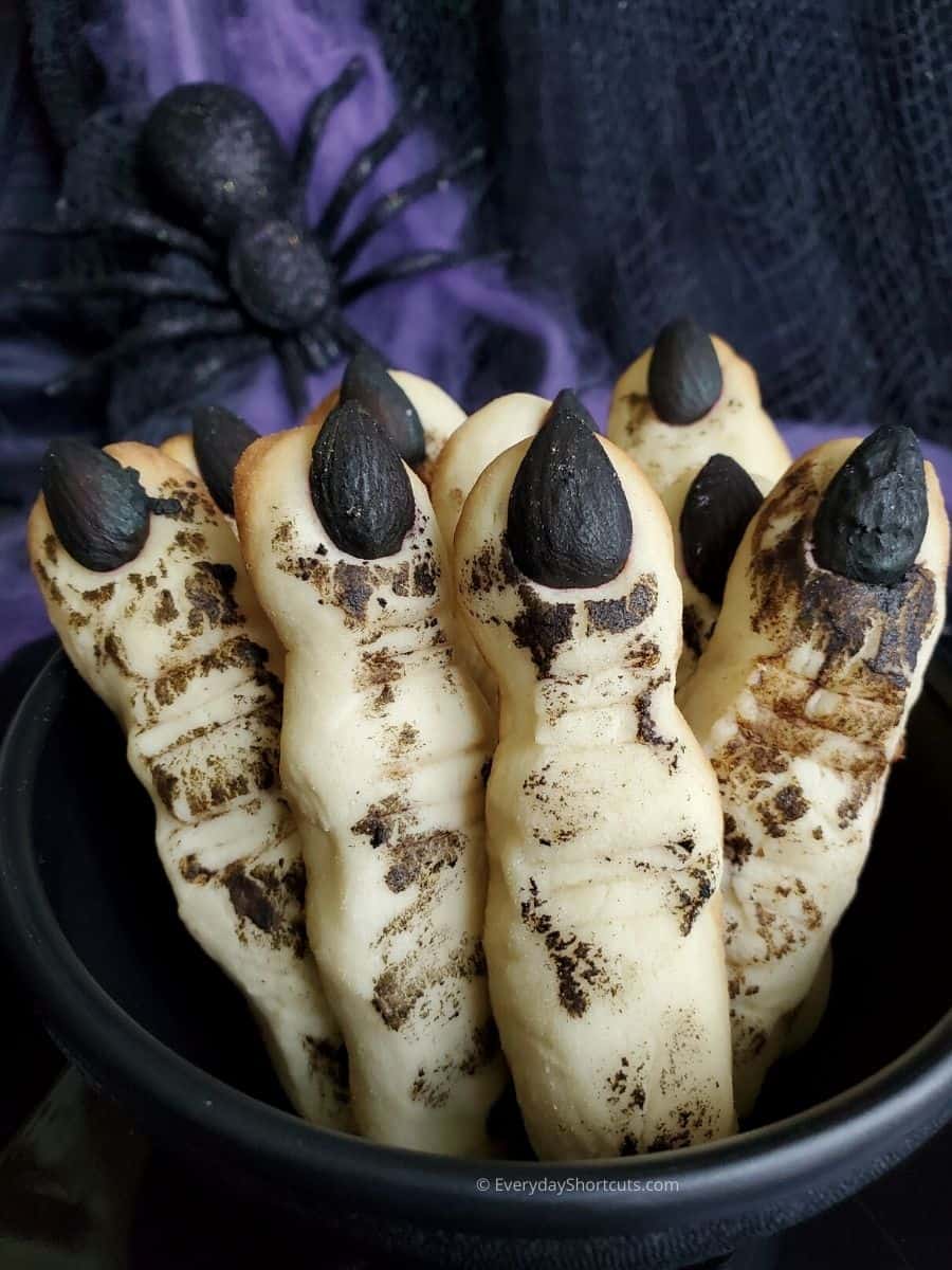 witch fingers