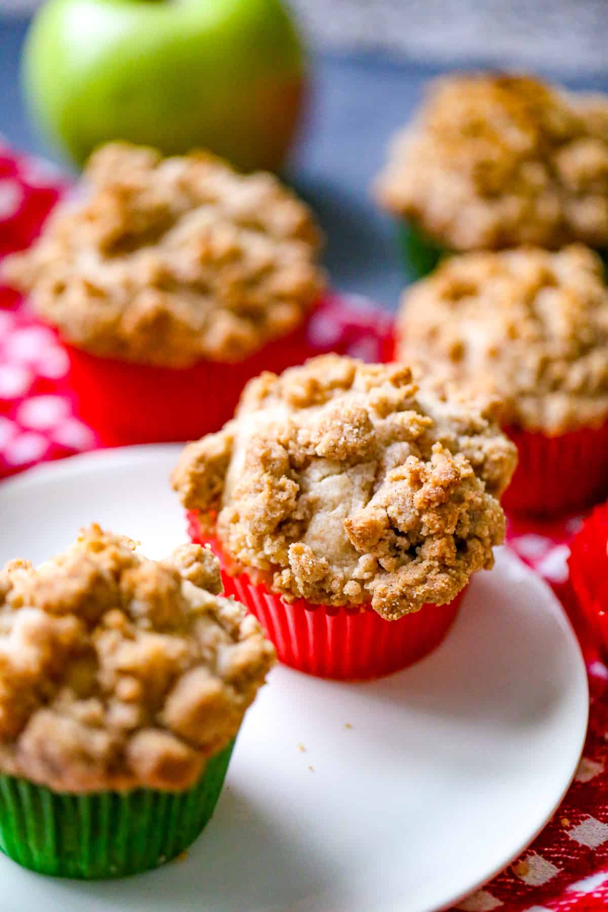 Apple Crumble Muffins 5 easy apple cinnamon crumble crumb muffins recipe