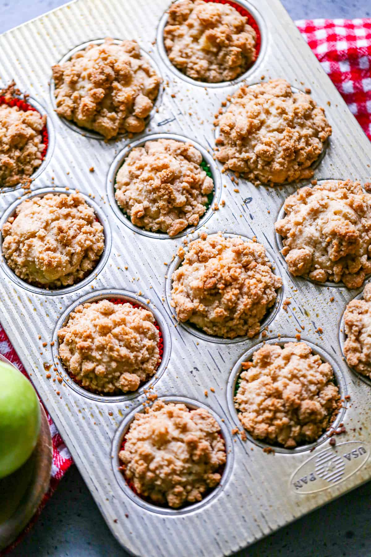 easy apple cinnamon crumble crumb muffins recipe 