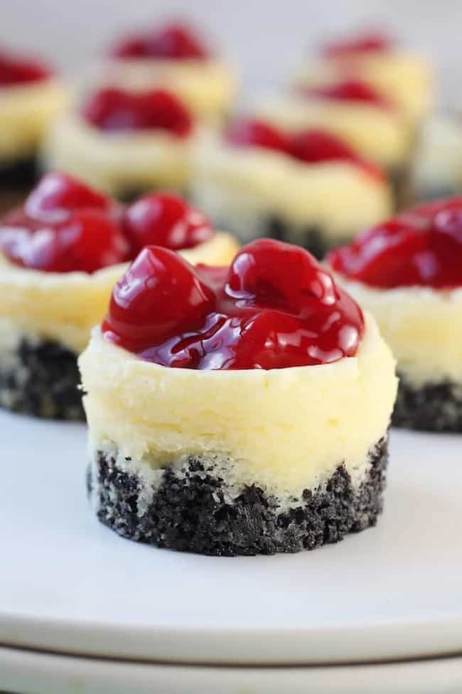 mini cheesecakes with fruit filling
