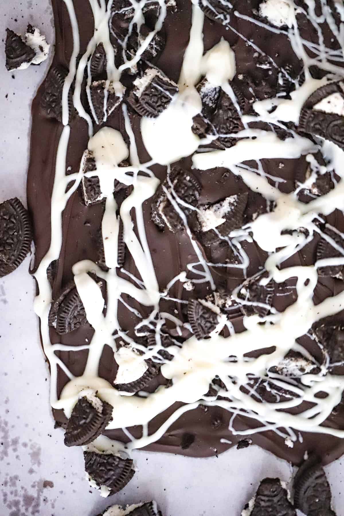 quick 3 ingredient chocolate Oreo bark