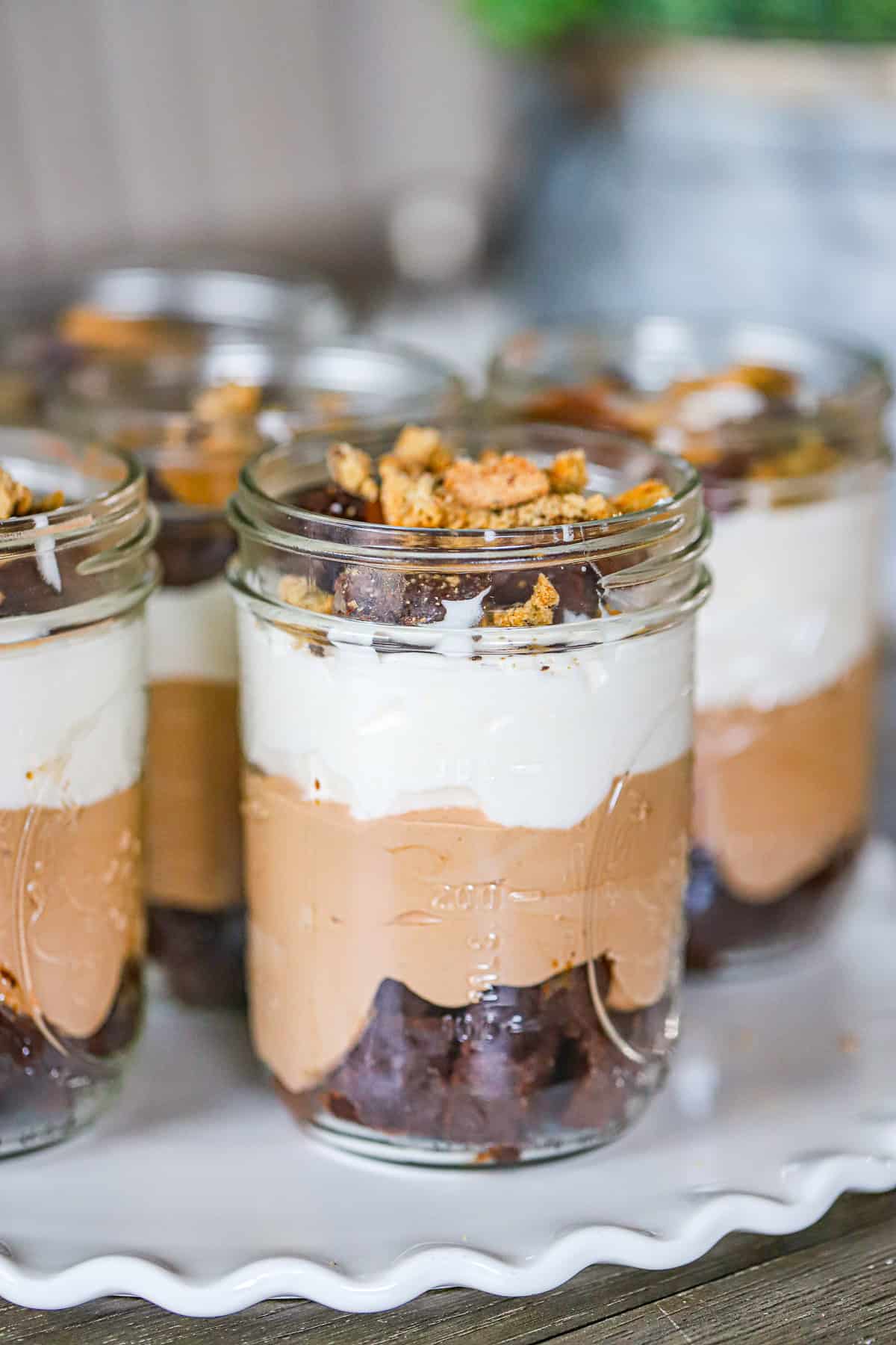 Easy Hershey&rsquo;s Frosting Brownie Parfaits