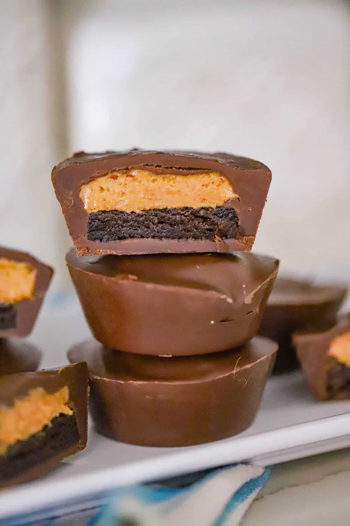 PEANUT BUTTER BROWNIE CUPS